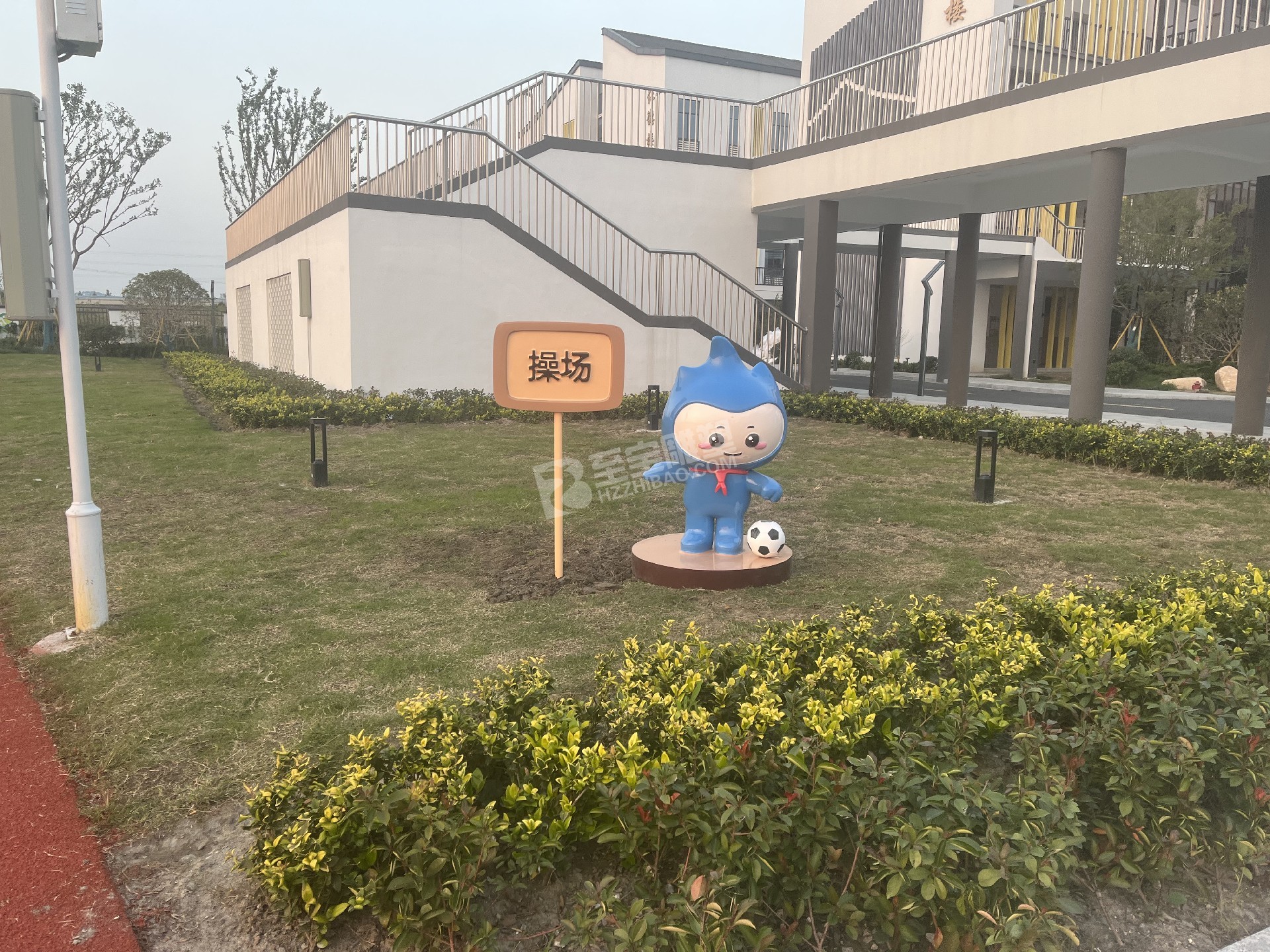 湖州吳山區(qū)愛山小學玻璃鋼雕塑、不銹鋼雕塑項目